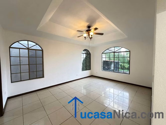 casa grande de 6 habitaciones con la de servicio