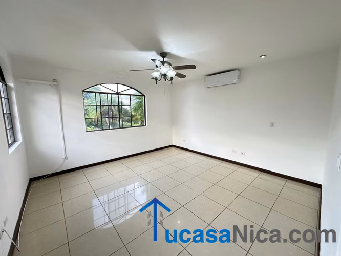 casa grande de 6 habitaciones con la de servicio
