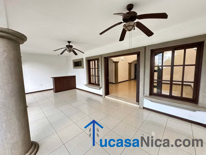 casa grande de 6 habitaciones con la de servicio