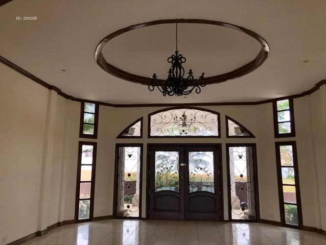 Casa grande con piscina con vista a toda managua - Imagen 7
