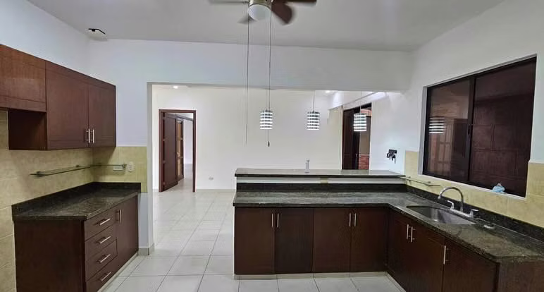 FP Se Renta Casa en Condominio Cerca de Galerías! - Imagen 3