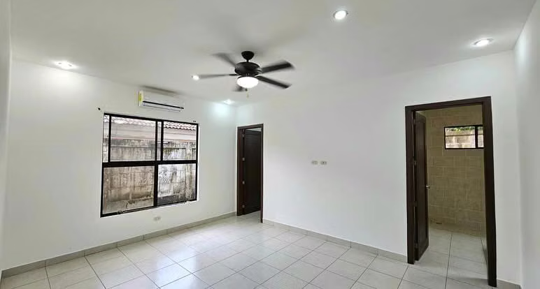 FP Se Renta Casa en Condominio Cerca de Galerías! - Imagen 8