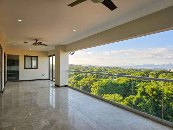 Exclusivo Penthouse en Venta – Condominio Mi Viejo Santo Domingo, Managua