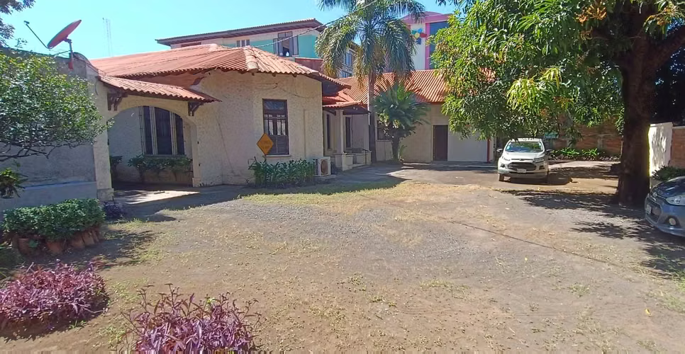Vendo casa area correos NIC ideal oficinas, negocio, clinica - RDE