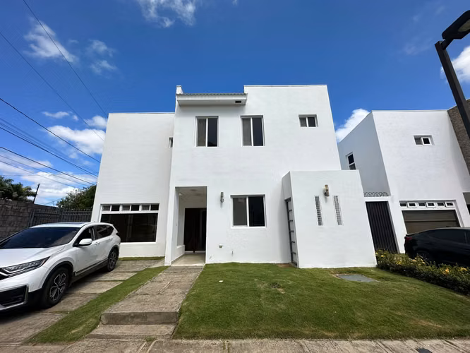 santo domingo casa moderna excelente ubicacion