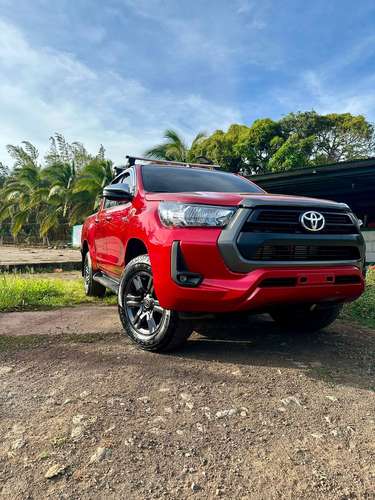 Toyota Hilux SR 2023