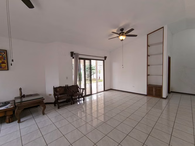 FP< ¡Tu Nuevo Hogar de Ensueño te Espera en Las Colinas U$135,000!