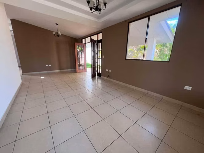 FP Se vende casa en residencial Lomas del Valle. - Imagen 2