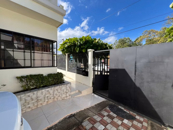 FP>¡Oportunidad de compra! Se vende casa en Residencial Villas Lindora - Imagen 2