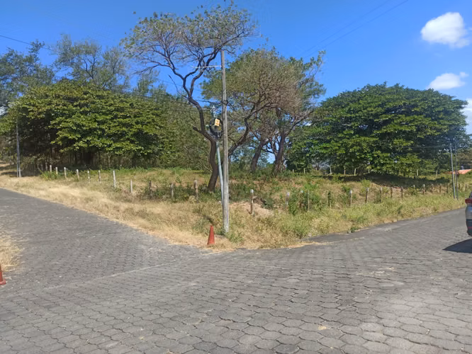 ¡Tu oportunidad de construir tu hogar aquí, en carretera Sur km 13!