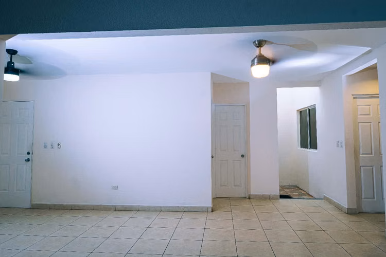 FP>¡Vive en una hermosa casa esquinera con todas las comodidades que necesitas! - Imagen 4