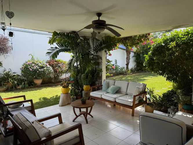 Casa en venta en el exclusivo Residencial Frascati , ubicado en Las Colinas, Managua!