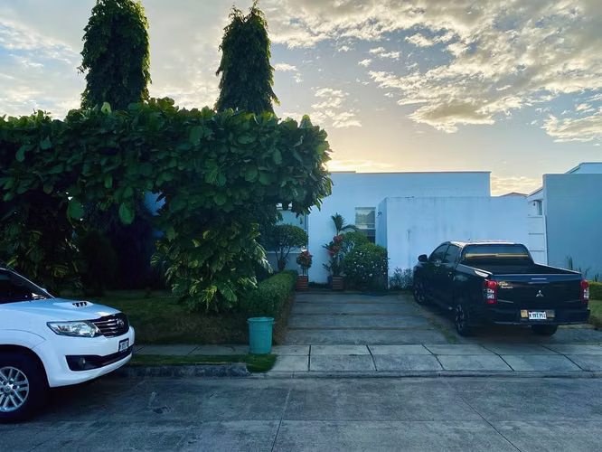 FP/ Se vende hermosa casa en zona exclusiva Frascatti 1
