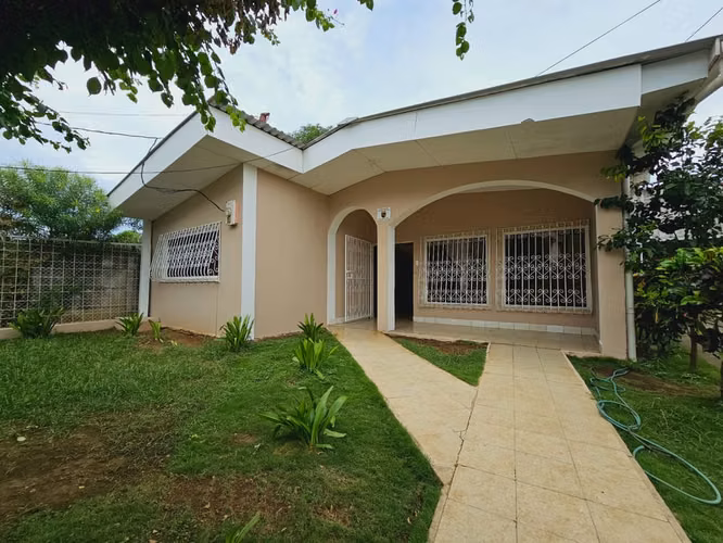FP> Venta de Hermosa Casa en Residencial Las Brisas, Managua $120,000 - Imagen 10