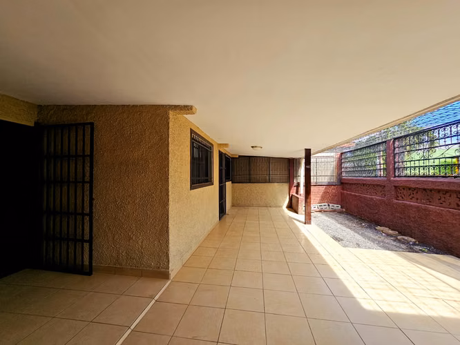 Casa Recién Remodelada en Las Brisas