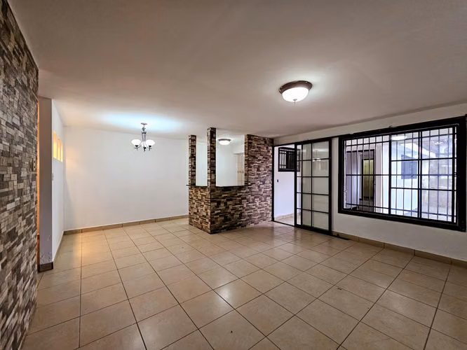 Casa Recién Remodelada en Las Brisas