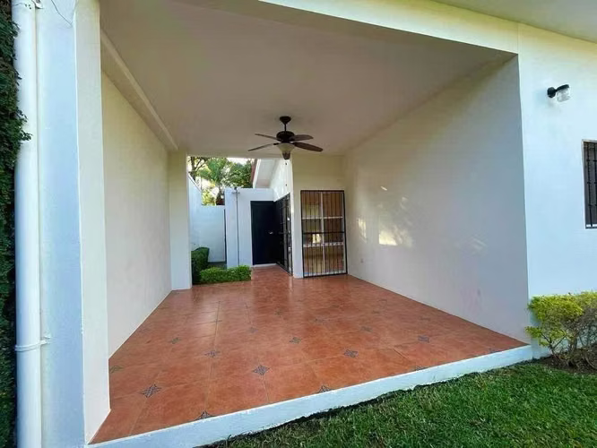 FP ¡Gran Oportunidad! Se Vende Hermosa Casa en Residencial Santa Helena 