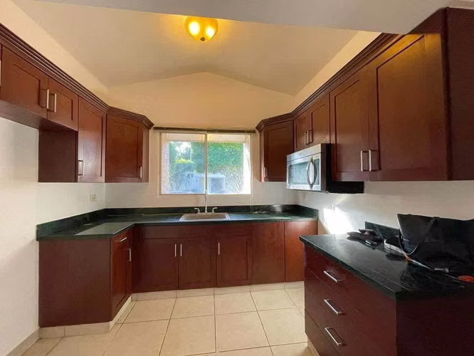 FP ¡Gran Oportunidad! Se Vende Hermosa Casa en Residencial Santa Helena 