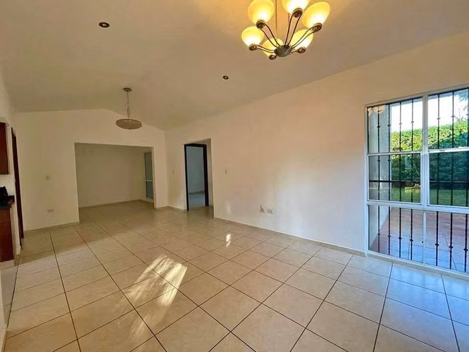 FP ¡Gran Oportunidad! Se Vende Hermosa Casa en Residencial Santa Helena 
