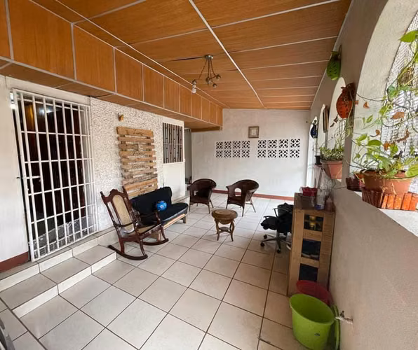 FP>Casa en Colonia Xolotlán ideal para familias grandes o negocio $75,000