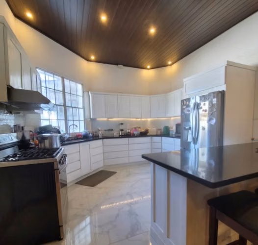 HERMOSA CASA EN VENTA CON TERRENO DE 1000V2 EN PLAZA ONCE