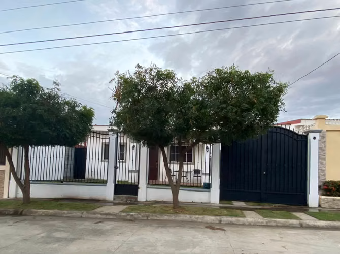Oportunidad de Venta en Residencial Versalles, Carretera a Masaya - Imagen 2