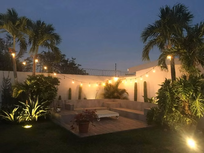 Bellisima casa estilo Moderno dentro condominio con piscina comunal