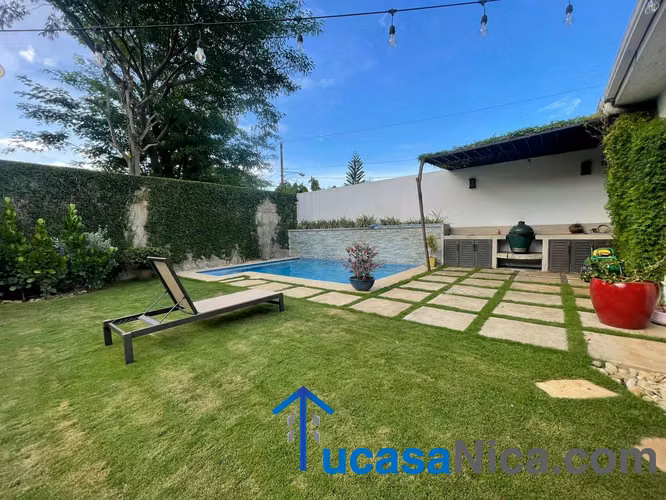 Venta de Casa grande con 5 habitaciones y buenos acabados
