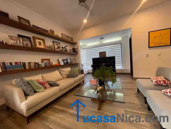 Venta de Casa grande con 5 habitaciones y buenos acabados