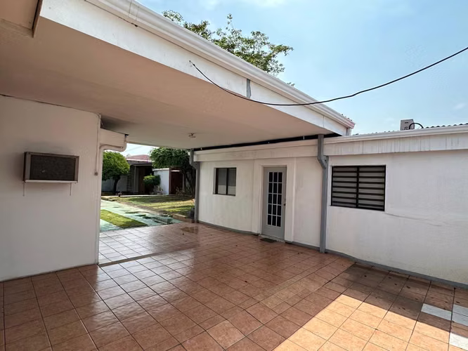 En venta edificio en Sta Ana (El arbolito) Managua-Nicaragua