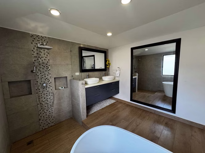 Venta de Casa en el Km 12.5 de la Carretera Sur en Serranías Terreno 4,360 v2