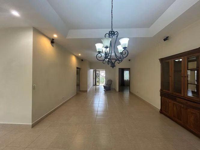IM- Bella casa con finos acabados en venta en residencial Villas de San Sebastián en Diriamba