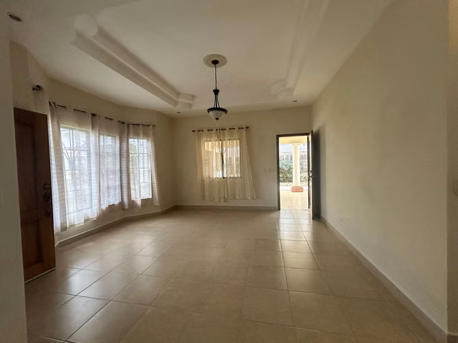 IM- Bella casa con finos acabados en venta en residencial Villas de San Sebastián en Diriamba