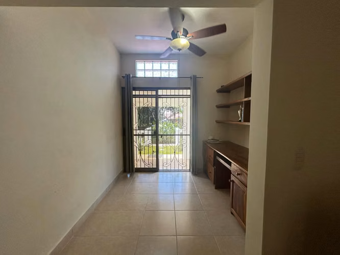 IM- Bella casa con finos acabados en venta en residencial Villas de San Sebastián en Diriamba