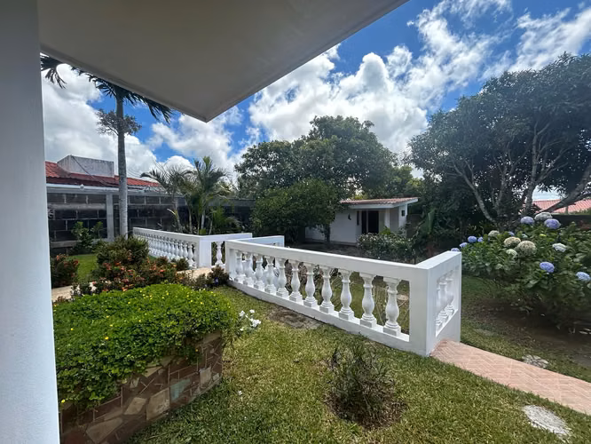 IM- Bella casa con finos acabados en venta en residencial Villas de San Sebastián en Diriamba