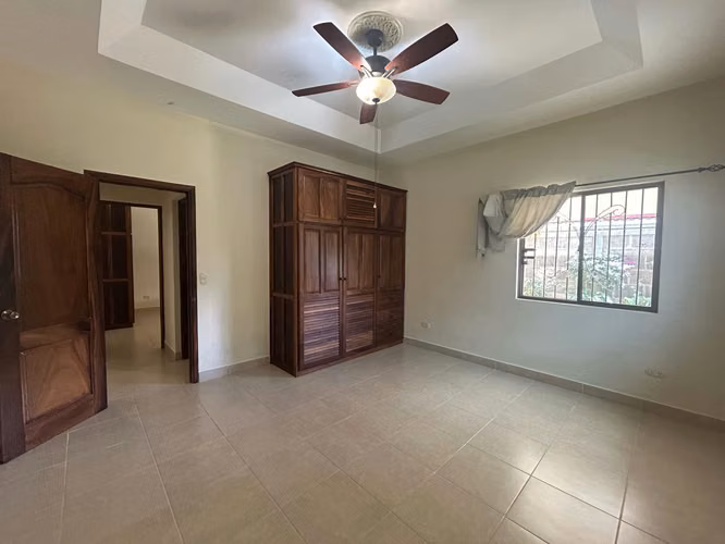 IM- Bella casa con finos acabados en venta en residencial Villas de San Sebastián en Diriamba