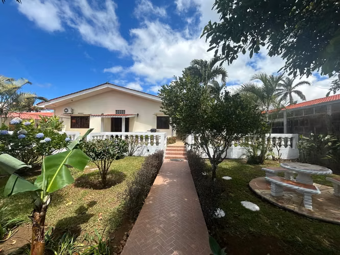 IM- Bella casa con finos acabados en venta en residencial Villas de San Sebastián en Diriamba