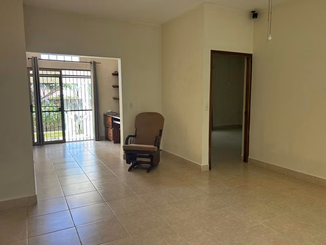 IM- Bella casa con finos acabados en venta en residencial Villas de San Sebastián en Diriamba
