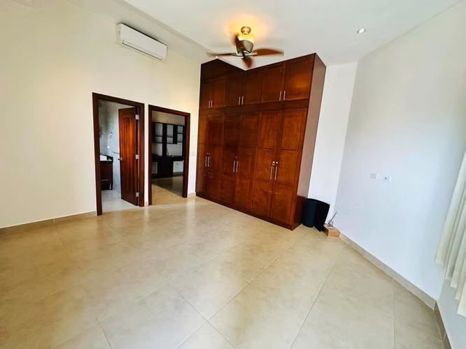 Amueblado, Moderno de 3 Habitaciones con sus baño - Imagen 15
