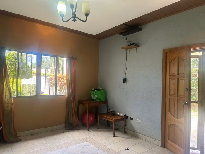 Venta de Hermosa y Acogedora Casa en Carretera Sur  Con Terreno de 969V2 - Imagen 4