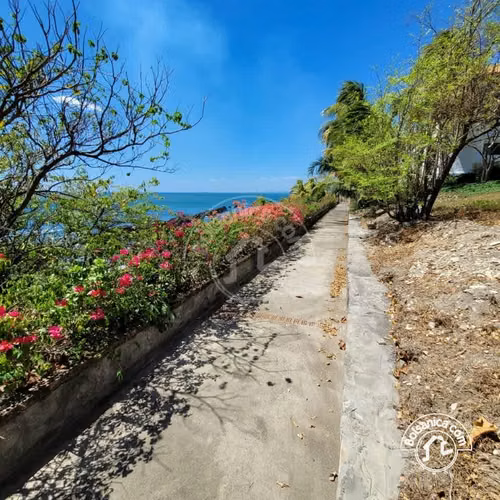 Venta de Terreno en Playa Hermosa en Condo