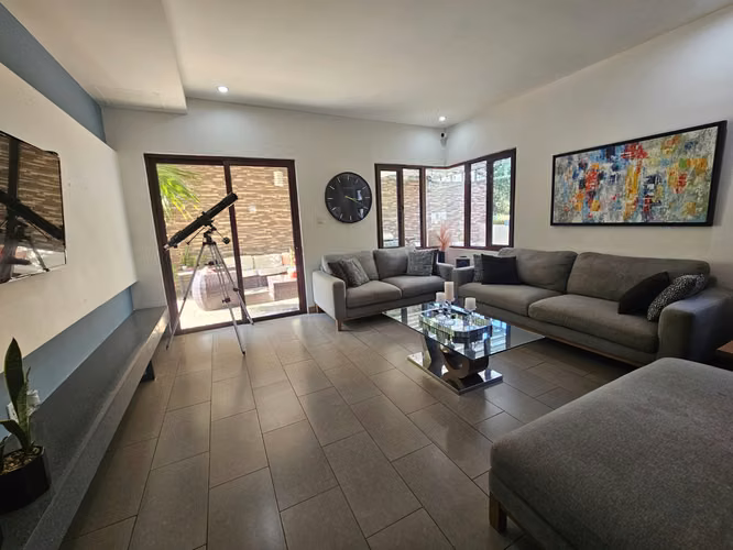 Venta de casa moderna, con bonitos acabados y diseño único en Carretera Sur - Imagen 9