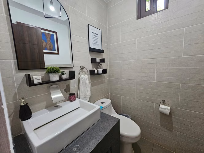 Venta de casa moderna, con bonitos acabados y diseño único en Carretera Sur - Imagen 8
