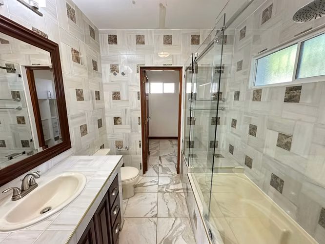 las Colinas condominio privado de tres casas - Imagen 11
