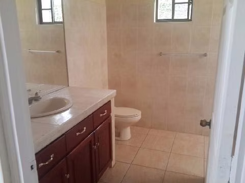 las Colinas condominio privado de tres casas - Imagen 6