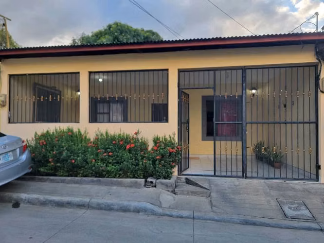 FP Casa en Venta - ¡Lista para habitar!: Entre Batahola Sur y Altagracia