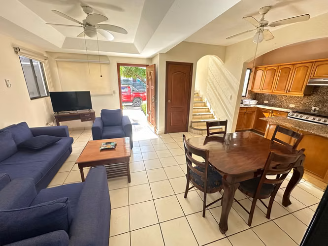 Casa en condominio amueblada - Imagen 2