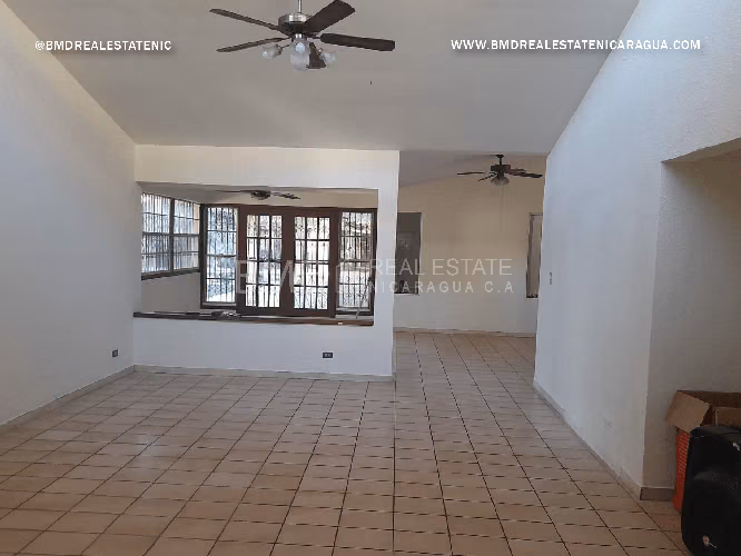Venta de propiedad Comercial en Bolonia con Oficinas, Bodegas y Amplias Áreas de Operación 5382 - Imagen 4