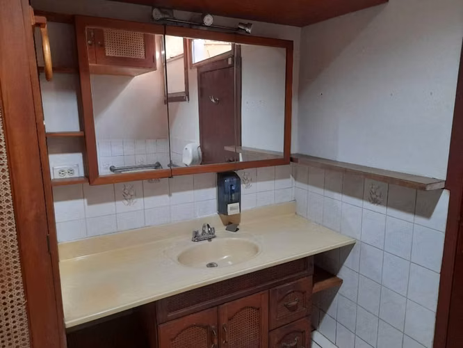VENTA EN BOLONIA PARA NEGOCIO CON BODEGA 320MTS2 BUENA UBICACION 5382