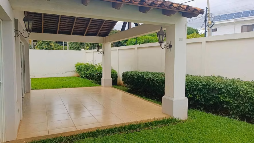 Rento sin muebles en condominio con piscina comunal - Imagen 5